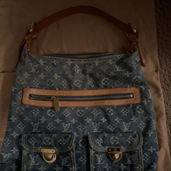 Louis Vuitton - Picture 7 of 8